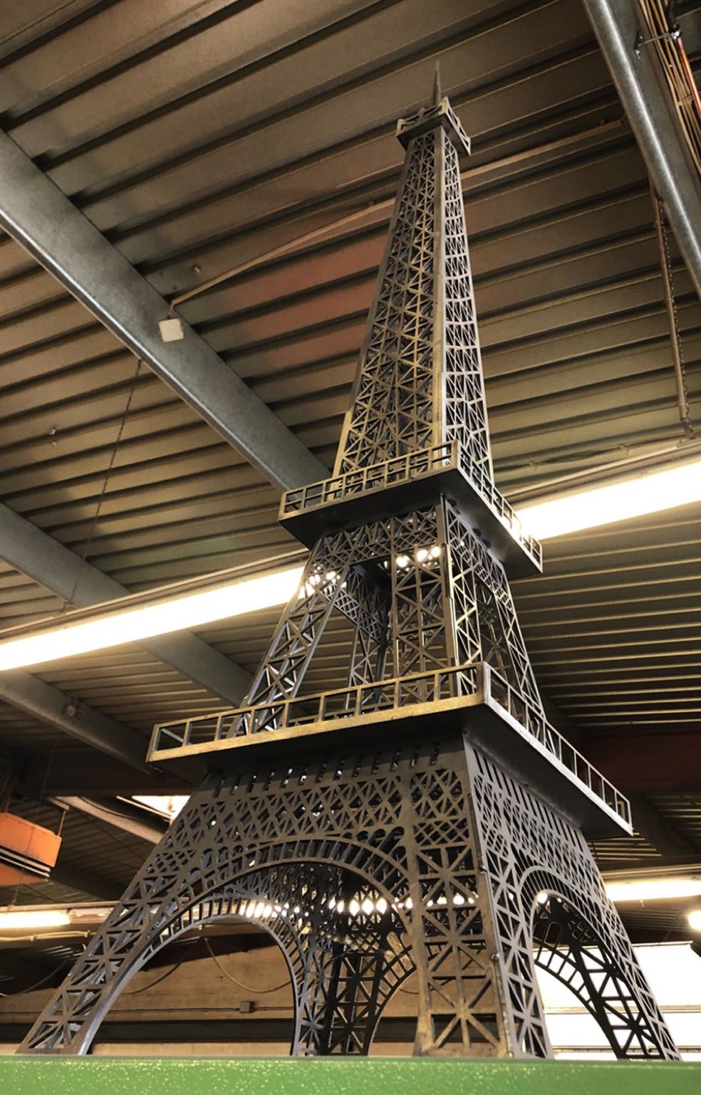 RIKU Eiffelturm r schmal